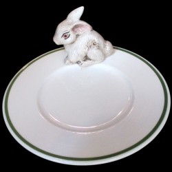 White rabbit on side of a small plate D 16,6